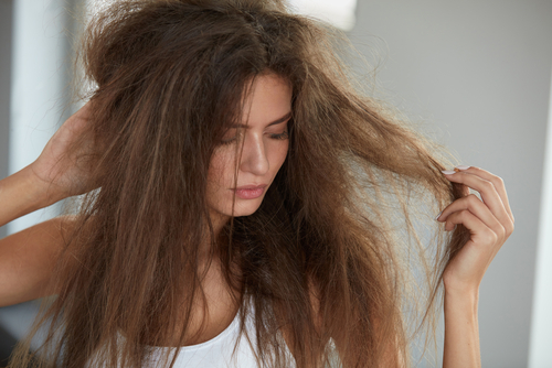 5 Bad Habits That Are Drying Out Your Hair
